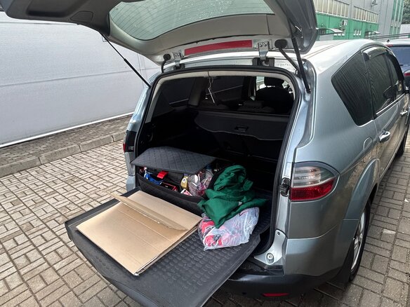 2008 Ford S-MAX I, серебристый, 750000 рублей - вид 3