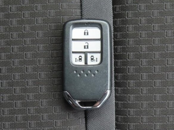 2022 Honda Stepwgn Spada V Рестайлинг, серый, 1900000 рублей - вид 22