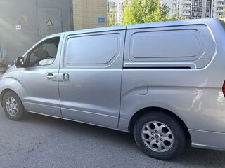 2008 Hyundai Grand Starex I, серый, 900000 рублей, вид 3