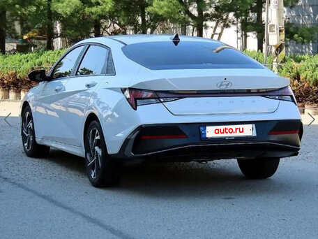 2023 Hyundai Avante VII Рестайлинг, белый, 1500000 рублей, вид 3