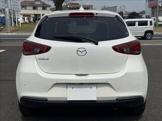 2023 Mazda 2 III (DJ) Рестайлинг, белый, 891000 рублей, вид 5