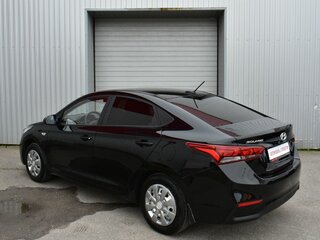 2017 Hyundai Solaris II, чёрный, 949000 рублей, вид 4