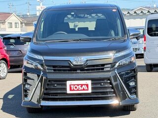 2021 Toyota Voxy III (R80) Рестайлинг, чёрный, 1988000 рублей, вид 4