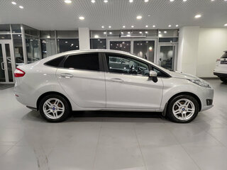 2015 Ford Fiesta Mk6 Рестайлинг, серебристый, 838000 рублей, вид 4
