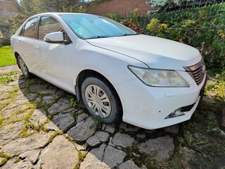2013 Toyota Camry VII (XV50), белый, 1425000 рублей, вид 1