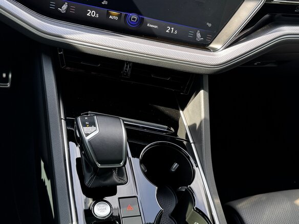 2022 Volkswagen Touareg III, чёрный, 7800000 рублей - вид 12