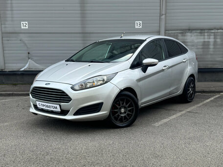 2016 Ford Fiesta Mk6 Рестайлинг, серебристый, 529000 рублей, вид 1