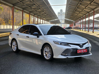 2019 Toyota Camry VIII (XV70), белый, 2950000 рублей, вид 2