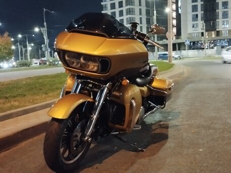2017 Harley-Davidson Road Glide, золотистый, 1350000 рублей, вид 3