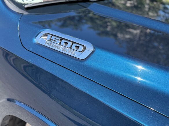 2020 Ram 1500 Crew Cab V, синий, 7200000 рублей - вид 15