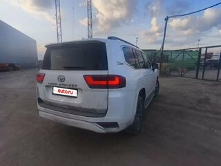 2023 Toyota Land Cruiser 300 Series, белый, 10900000 рублей, вид 4