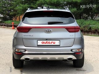 2021 Kia Sportage IV Рестайлинг, серебристый, 1740000 рублей, вид 4
