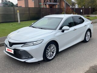2018 Toyota Camry VIII (XV70), белый, 2850000 рублей, вид 3
