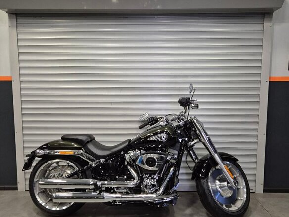 2026 Harley-Davidson Fat Boy, зелёный, 3990000 рублей - вид 1