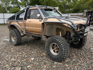 1988 Toyota Hilux Surf I, золотистый, 3000000 рублей, вид 1