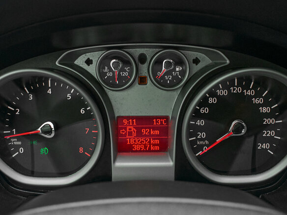 2011 Ford Focus II Рестайлинг, красный, 600000 рублей - вид 12