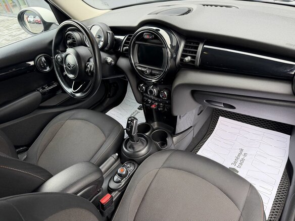 2018 Mini Hatch Cooper III (F55/F56) Рестайлинг, чёрный, 1750000 рублей - вид 12