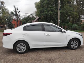 2021 Kia Rio IV Рестайлинг, белый, 1150000 рублей, вид 3