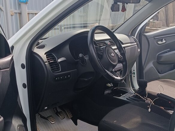 2017 Kia Rio IV, белый - вид 5