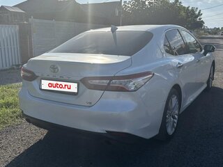 2021 Toyota Camry VIII (XV70), белый, 3350000 рублей, вид 4