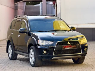 2011 Mitsubishi Outlander II Рестайлинг, чёрный, 999999 рублей, вид 1