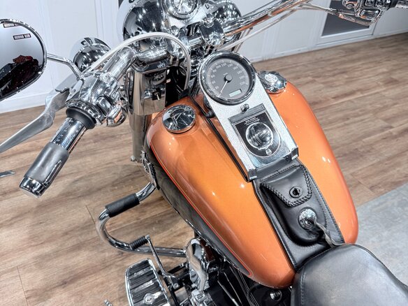 2008 Harley-Davidson Fat Boy, оранжевый, 1099000 рублей - вид 18