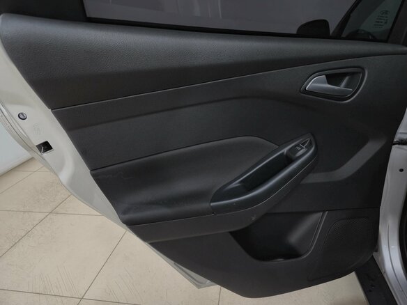 2017 Ford Focus III Рестайлинг, серебристый, 1290000 рублей - вид 13