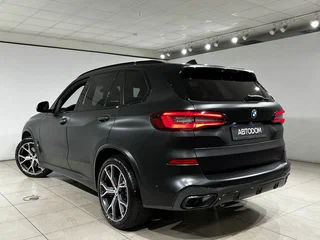 2021 BMW X5 40i IV (G05/G18), чёрный, 6545000 рублей, вид 4