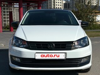 2017 Volkswagen Polo V Рестайлинг, белый, 1500000 рублей, вид 2