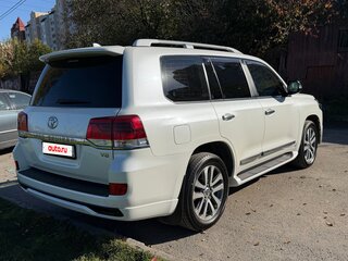 2017 Toyota Land Cruiser 200 Series Рестайлинг 2, белый, 6490000 рублей, вид 5