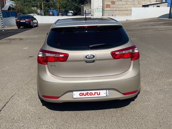 2013 Kia Rio 4-speed III, бежевый, 1020000 рублей - вид 5
