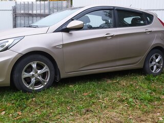 2012 Hyundai Solaris I, бежевый, 779000 рублей, вид 4