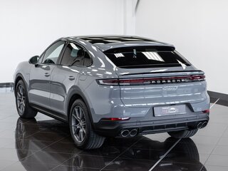 2024 Porsche Cayenne S E-Hybrid Coupé III Рестайлинг, серый, 17900000 рублей, вид 4