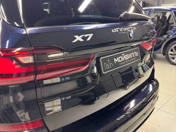 2020 BMW X7 40i I (G07), синий, 6600000 рублей - вид 8