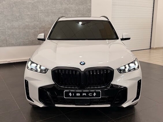2025 BMW X5 40d IV (G05/G18) Рестайлинг, белый - вид 1