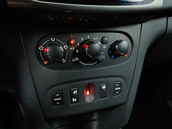 2015 Renault Logan II, синий, 818000 рублей - вид 17