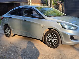 2011 Hyundai Solaris I, серебристый, 870000 рублей, вид 2