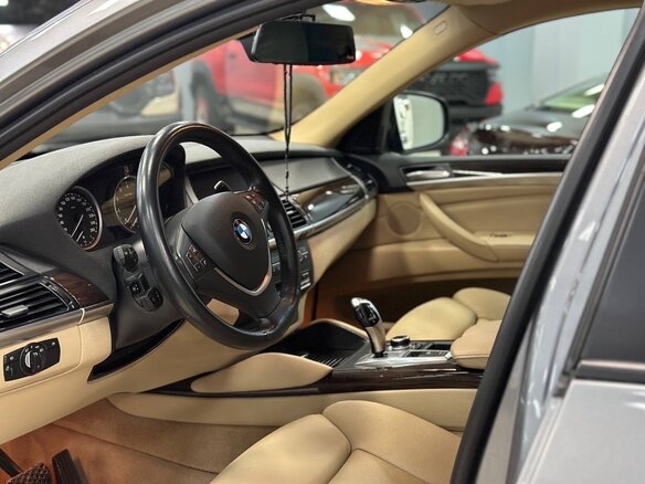 2013 BMW X6 35i I (E71) Рестайлинг, серый, 2200000 рублей - вид 7