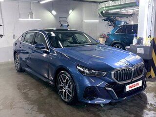 2024 BMW i5 eDrive40, синий, 7500000 рублей, вид 3