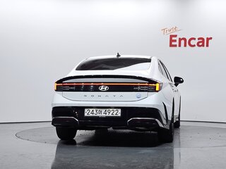 2023 Hyundai Sonata VIII (DN8) Рестайлинг, белый, 2405000 рублей, вид 3