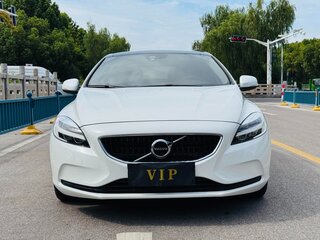 2019 Volvo V40 II Рестайлинг, белый, 1050000 рублей, вид 2