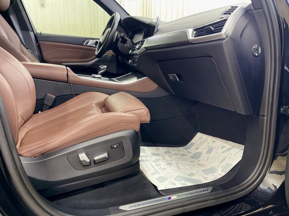 2020 BMW X5 40i IV (G05/G18), чёрный, 8550000 рублей - вид 5