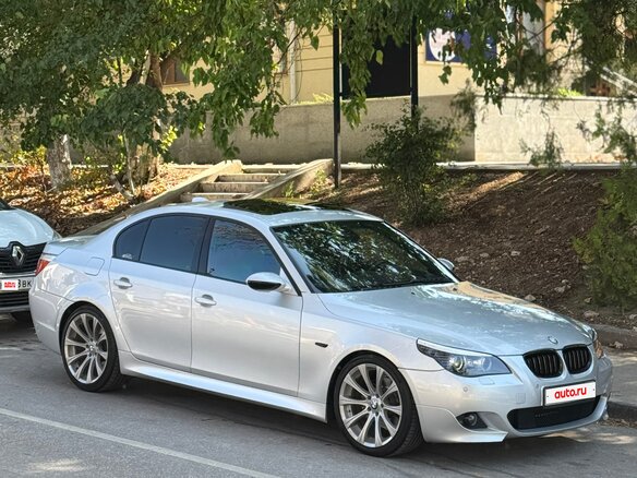 2003 BMW 5 серии 530i V (E60/E61), серебристый, 1500000 рублей - вид 3