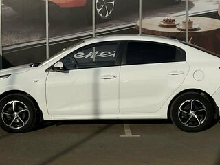 2017 Kia Rio IV, белый, 1290000 рублей, вид 5