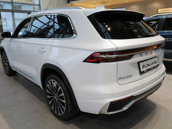 2026 Geely Monjaro I Рестайлинг, белый, 4954990 рублей - вид 5