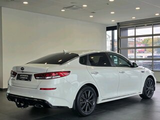2019 Kia Optima IV Рестайлинг, белый, 1999000 рублей, вид 5