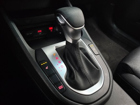 2022 Kia K3 II Рестайлинг, белый, 1720000 рублей - вид 9