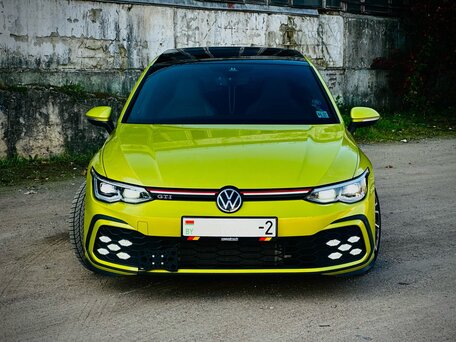 2022 Volkswagen Golf GTI VIII, золотистый, 2950000 рублей, вид 4