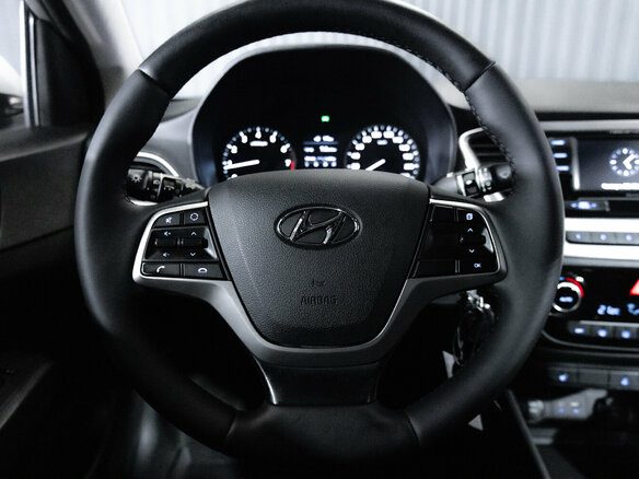 2017 Hyundai Solaris II, серебристый, 1149900 рублей - вид 14