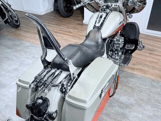 2009 Harley-Davidson CVO Street Glide, оранжевый, 1299000 рублей, вид 5